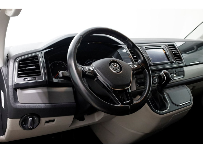 51647809-volkswagen-transporter-21