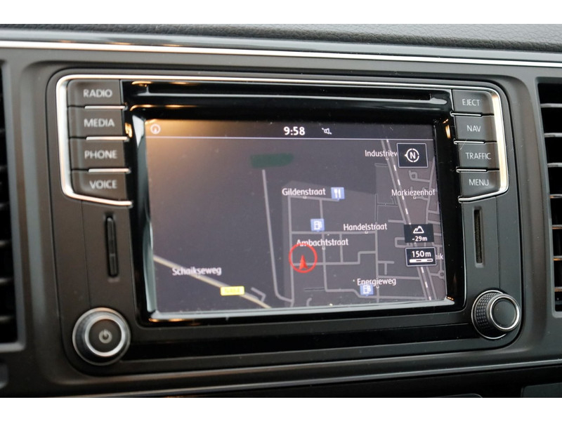 51647809-volkswagen-transporter-22