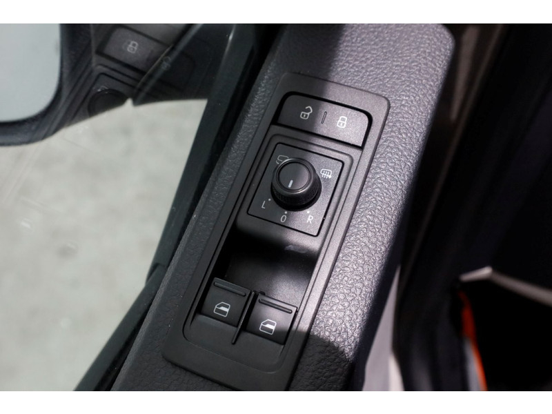 51647809-volkswagen-transporter-27