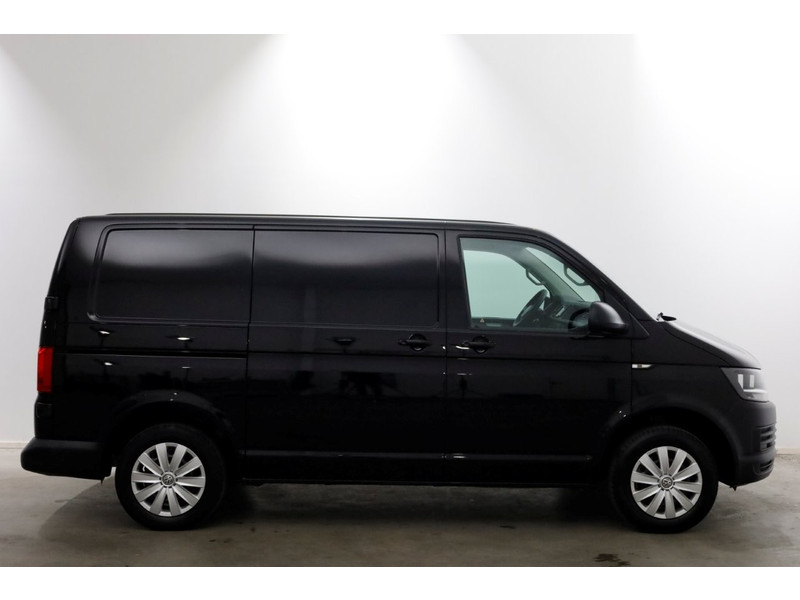 51651533-volkswagen-transporter-12