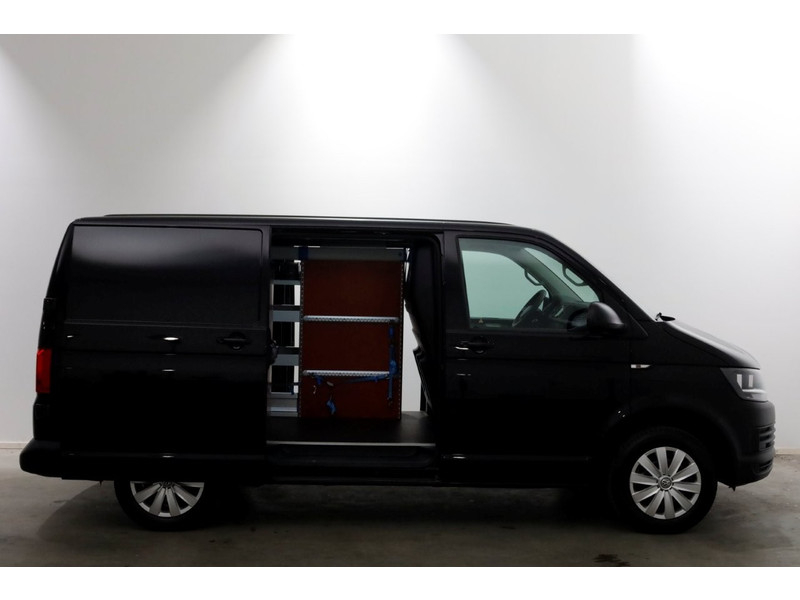 51651533-volkswagen-transporter-13