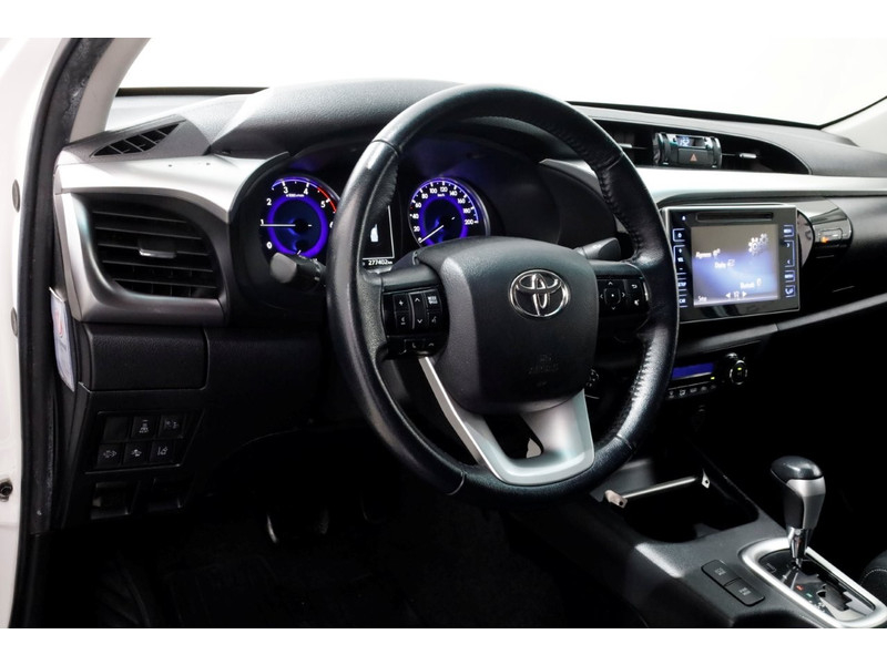 51736506-toyota-hilux-14