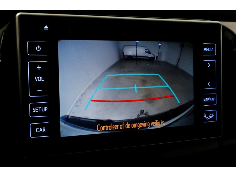 51736506-toyota-hilux-15