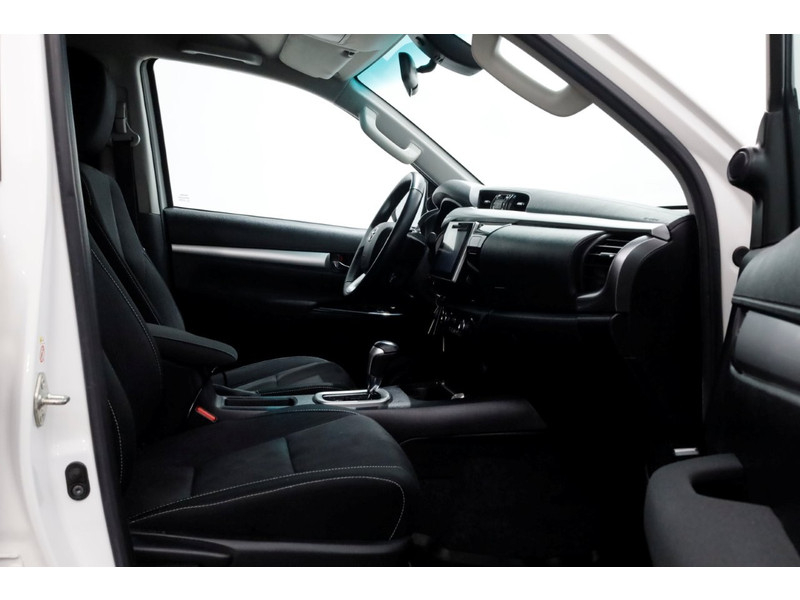 51736506-toyota-hilux-3