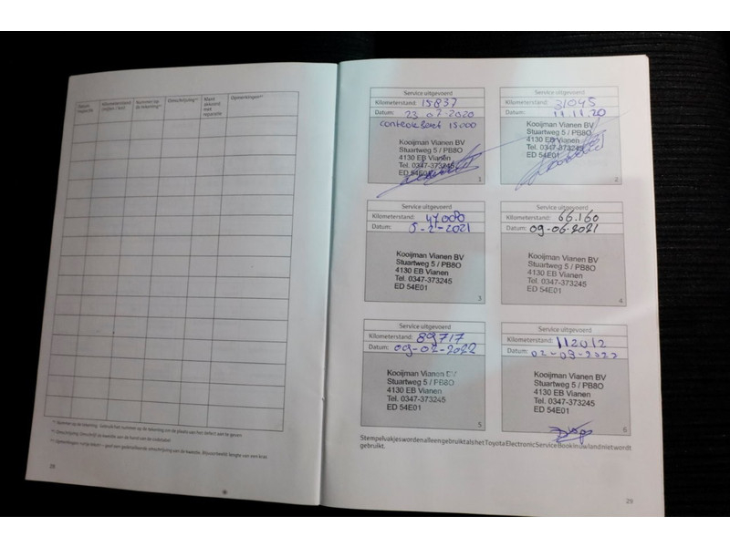 51736506-toyota-hilux-8