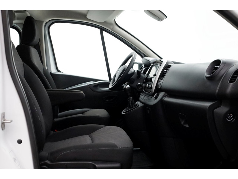 51802286-renault-trafic-6