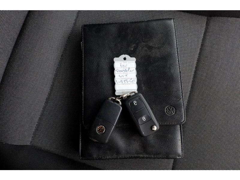 51802469-volkswagen-transporter-6