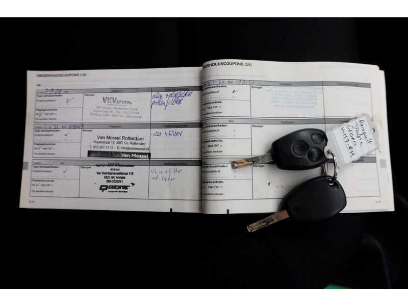 51802556-renault-trafic-8