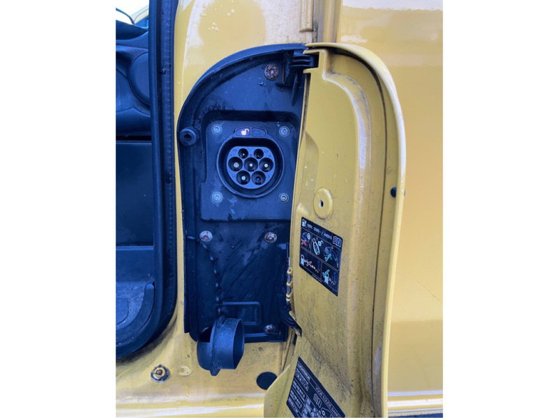 51832795-mercedes-benz-evito-6