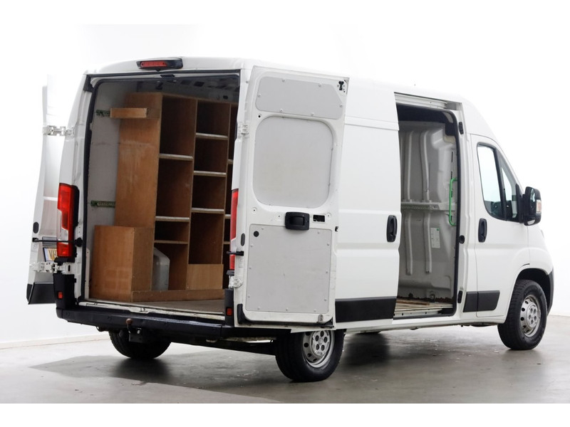 51864698-peugeot-boxer-11