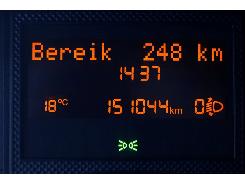 51864698-peugeot-boxer-17