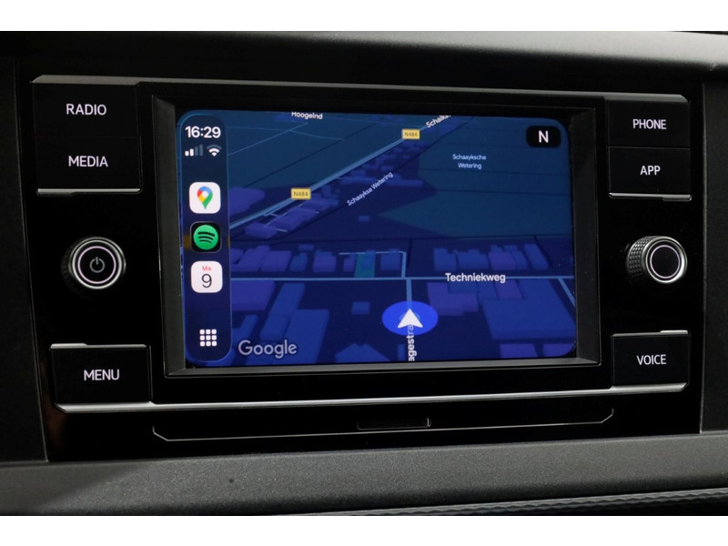 51919254-volkswagen-transporter-14