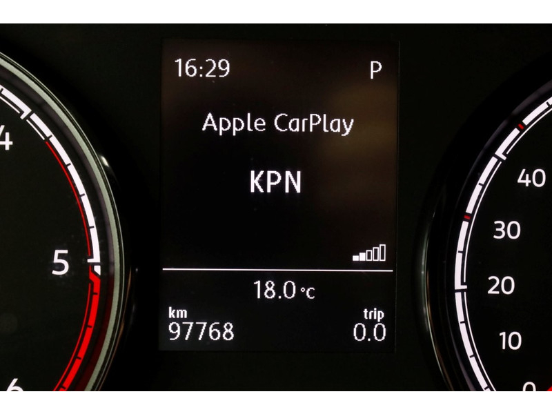 51919254-volkswagen-transporter-17