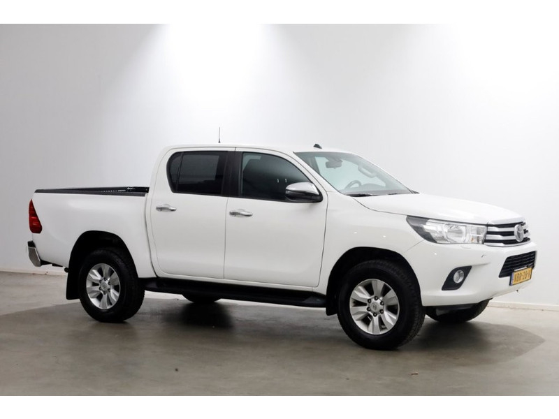 51944707-toyota-hilux-11