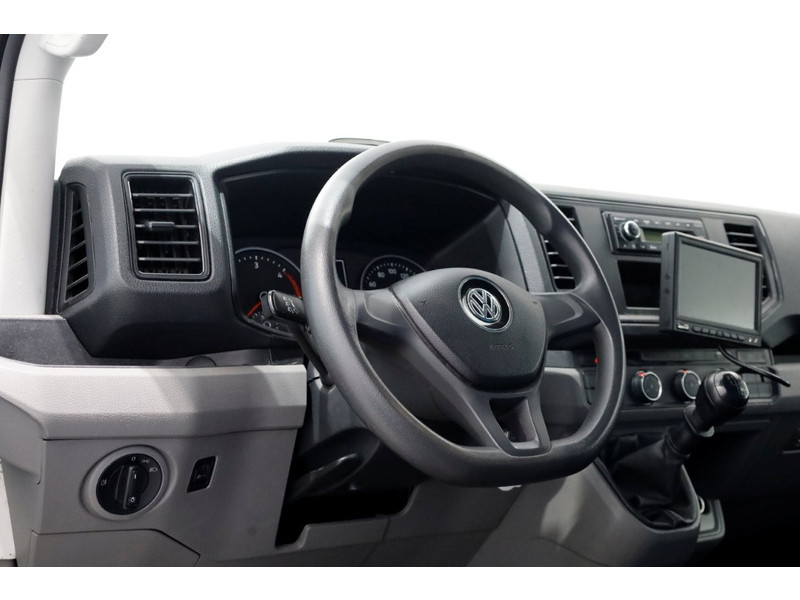 51976517-volkswagen-crafter-12