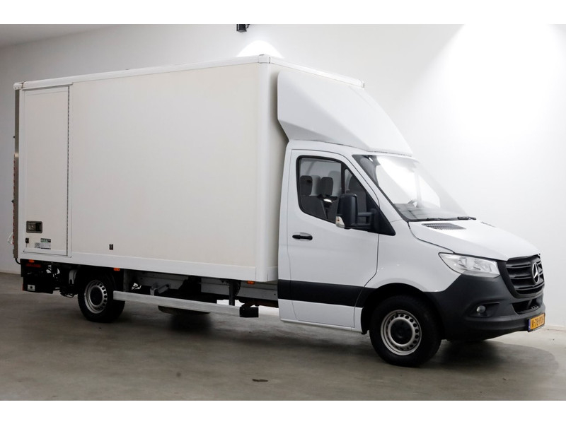 52017036-mercedes-benz-sprinter-11