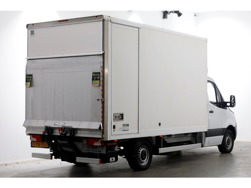 52017036-mercedes-benz-sprinter-2