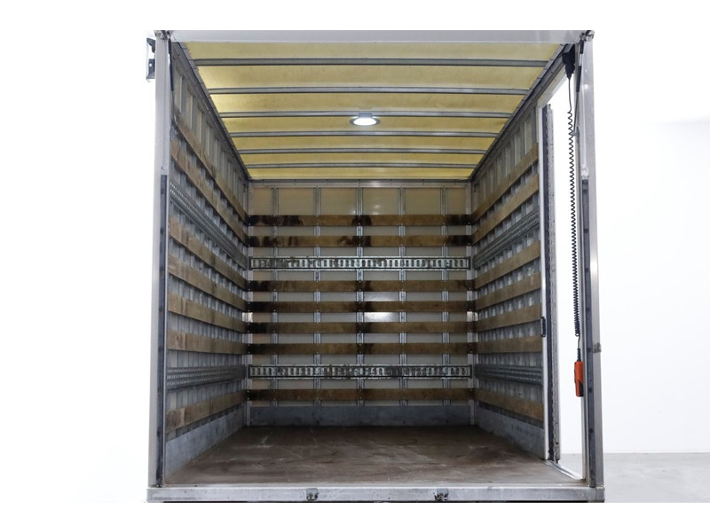 52017036-mercedes-benz-sprinter-6