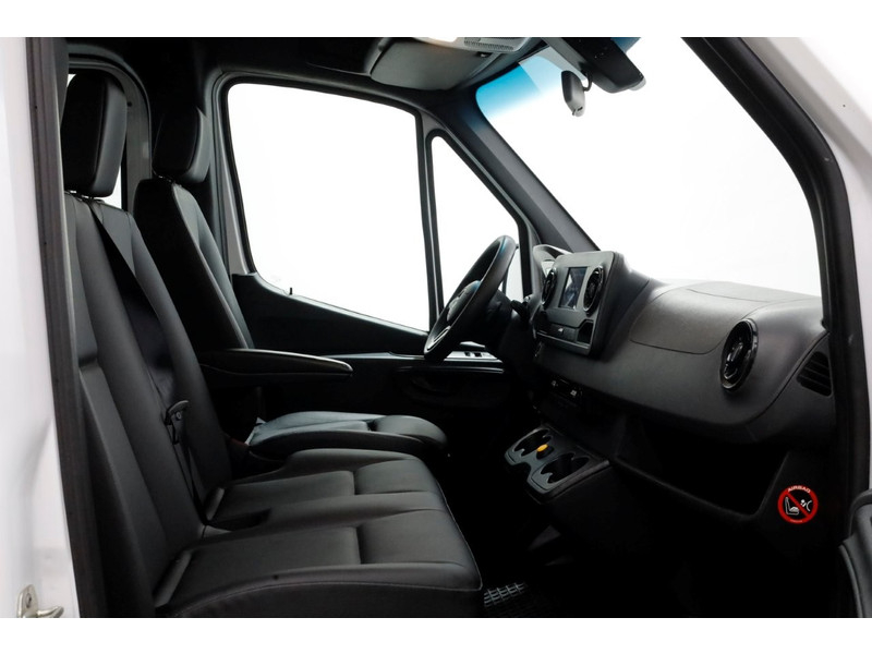 52017198-mercedes-benz-sprinter-6