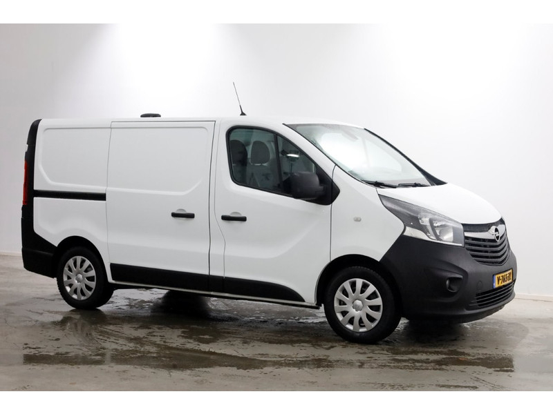 52045378-opel-vivaro-10