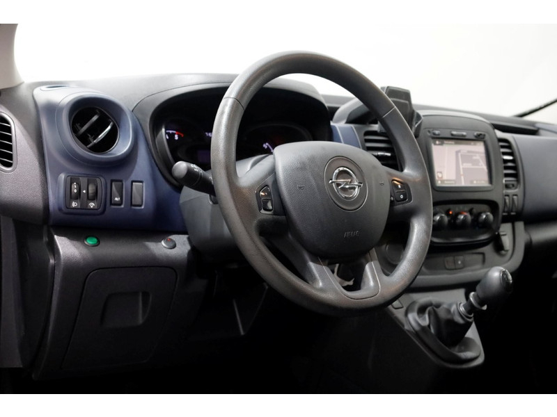 52045378-opel-vivaro-14
