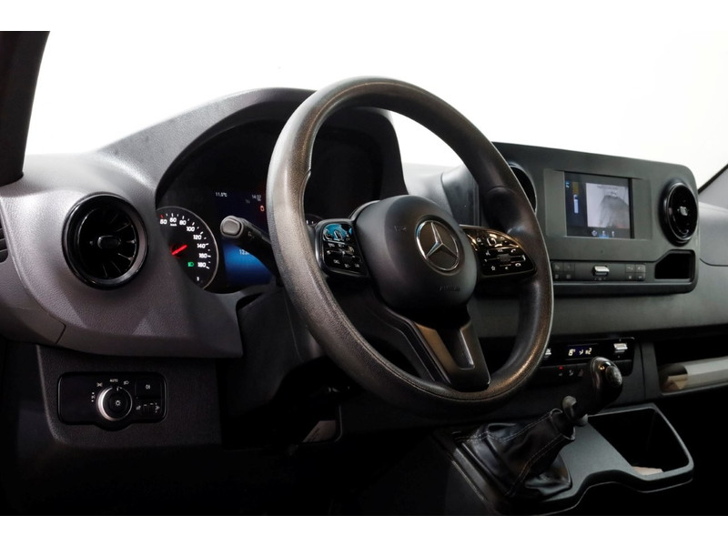 52046928-mercedes-benz-sprinter-12
