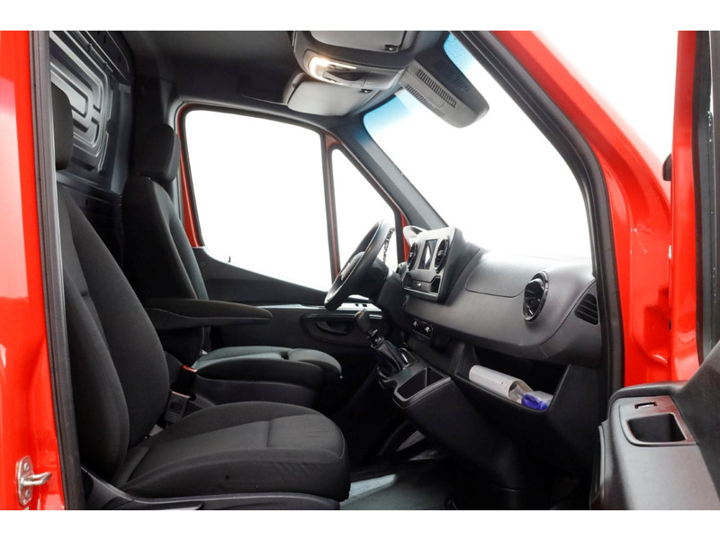 52046928-mercedes-benz-sprinter-3