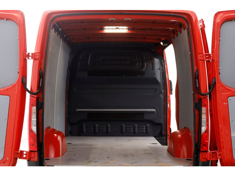 52046928-mercedes-benz-sprinter-5