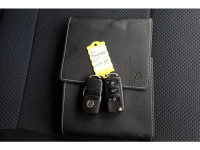 42378079-volkswagen-transporter-8