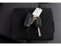45202147-renault-trafic-8