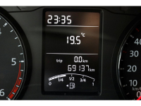 48464019-volkswagen-transporter-14