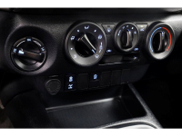 48611505-toyota-hilux-16