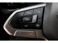 49083188-volkswagen-transporter-18