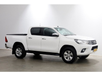 51944707-toyota-hilux-11